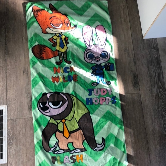 Disney Zootopia Judy  Hopps Bunny Nick Wilde Fox Flash Sloth Beach Towel - Picture 10 of 10